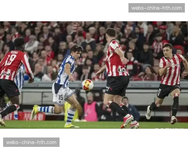 花絮：西班牙国王杯决赛，老将的孩子们在场边模仿父亲的动作