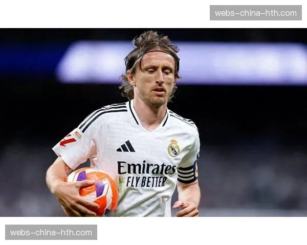 特写：老将莫德里奇替补登场，用精准长传策动制胜反击