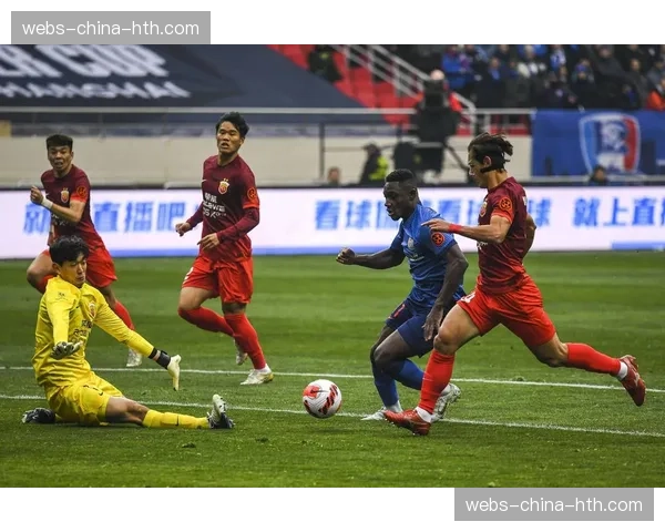 大连英博2-1力克河南队，上海申花3-1战胜辽宁铁人